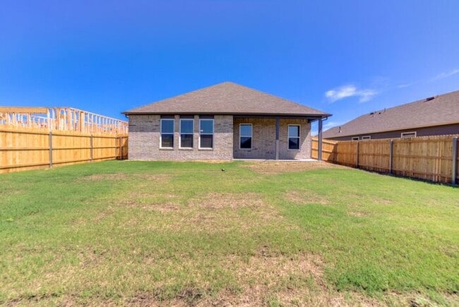 Building Photo - Need More Space? This 4/2.5/2 Has It!