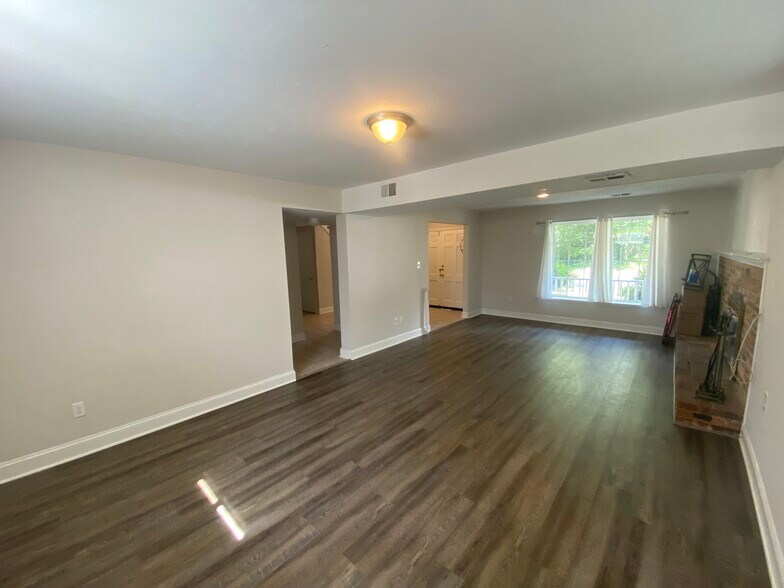 Family room - 4616 Twinbrook Rd