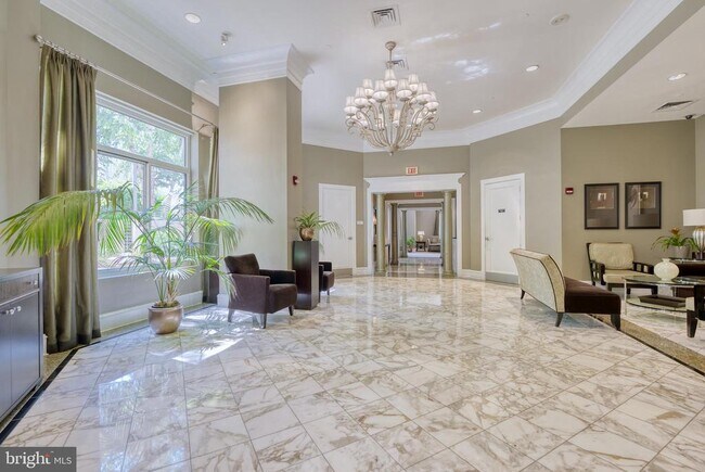 Building Photo - 851 N Glebe Rd