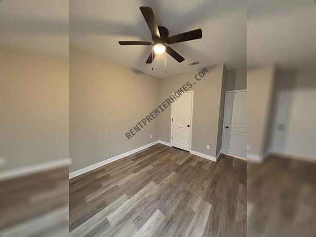 Building Photo - 32 Woodhaven Dr