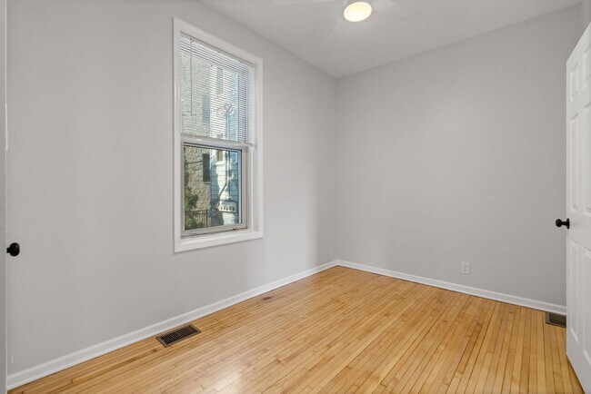Building Photo - 2900 N Damen Ave