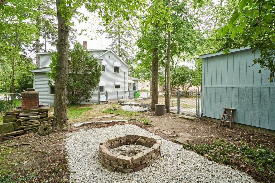Building Photo - 221 Mulberry St