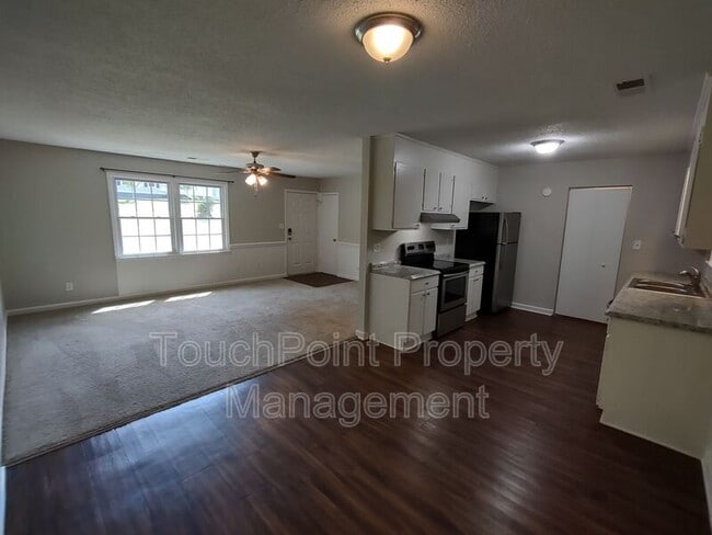 Building Photo - 710 Sharon Dr