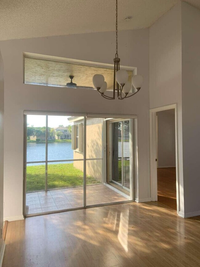 Building Photo - 856 Stanton Dr