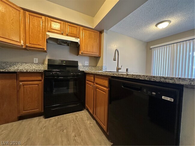 Building Photo - 1467 Hialeah Dr