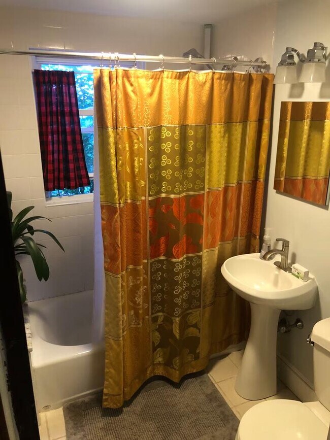 Building Photo - 112 Manthorne Rd