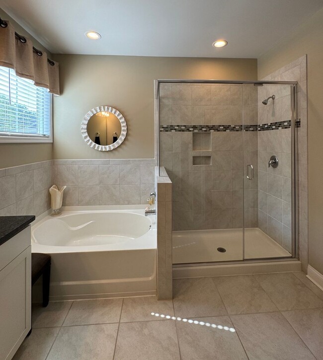 Building Photo - Beautiful 4 Bedroom Single Family Home