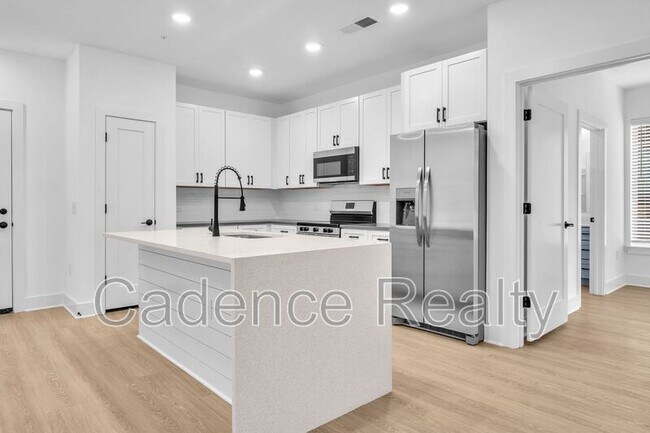 Building Photo - 610 S Kerr Ave