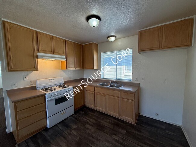Building Photo - 15582 L St
