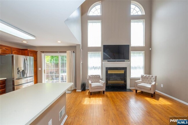 Building Photo - 533 Cascade Ct