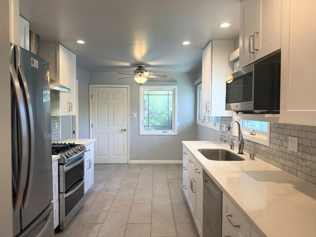 Building Photo - 1500 Solana Dr