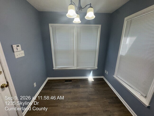 Building Photo - 1235 Skyline Dr