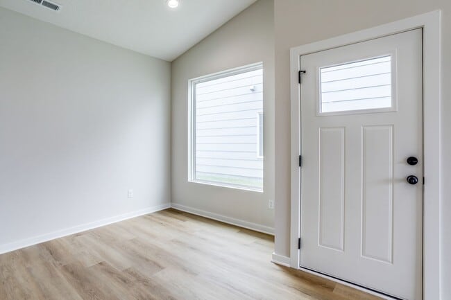 Building Photo - Auburn Villas- Maxwell Plan