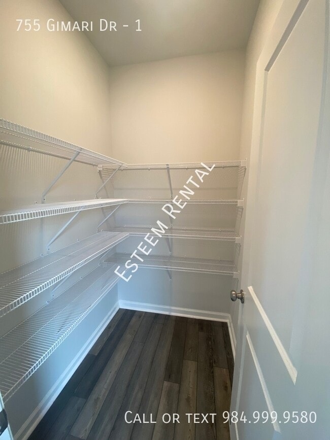 Building Photo - 755 Gimari Dr