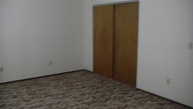 Building Photo - Spacious Home on the West Side of Redding ...