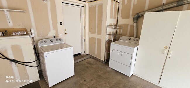Building Photo - SCRIPPS RANCH - Ivy Hill - Nice 3 Bedroom / 2.5 Bath Townhouse.  AVAILABLE 08/17/2026.