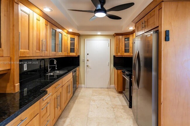 Building Photo - 145 SE 25th Rd