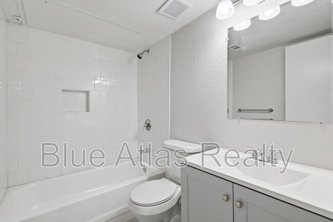 Building Photo - 8030 Cambridge Cir