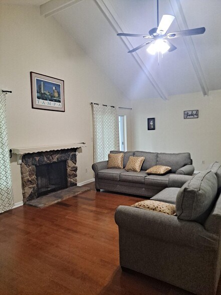 Building Photo - 811 Granite Rd