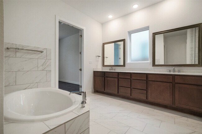 Building Photo - 6 Clearview Terrace Pl