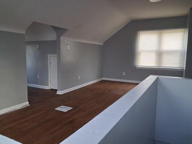 Building Photo - 9994 Vaughan St