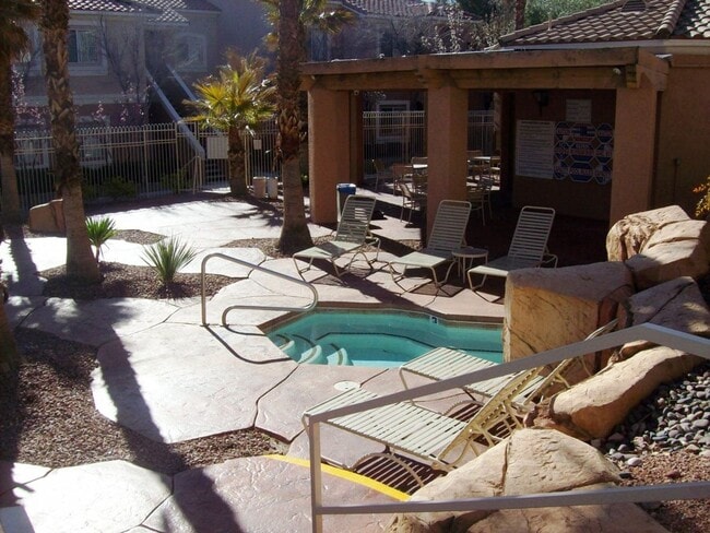 Building Photo - Enormous second story unit in upscale gated Summerlin community