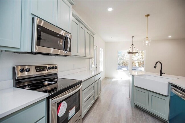 Building Photo - 3 Runnymede Cir