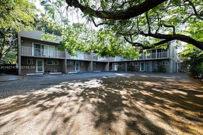 Building Photo - 3028 Center St