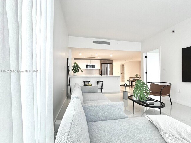 Building Photo - 9940 W Bay Harbor Dr