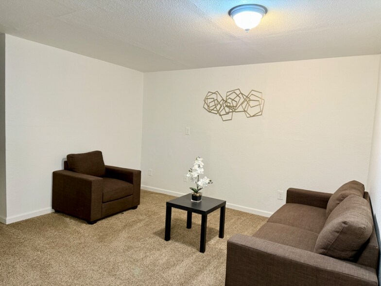 Building Photo - 2708 W 98th Dr