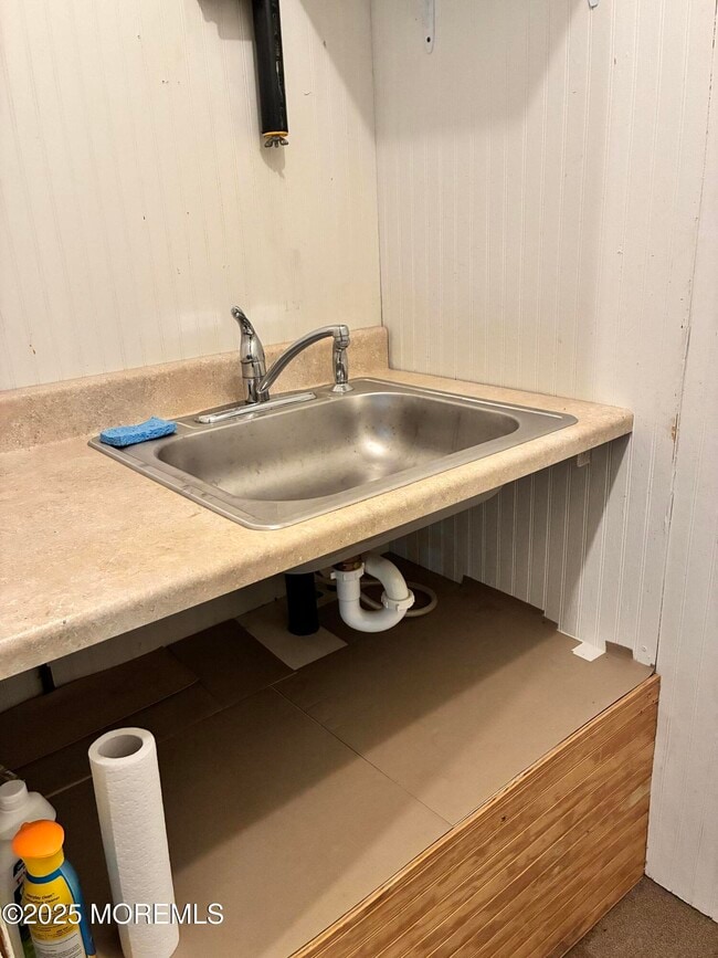 Building Photo - 328 E Main St