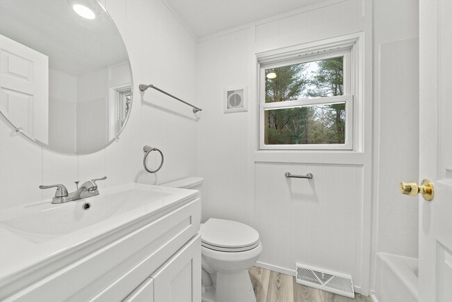 Building Photo - 4 Oaken Bucket Ln