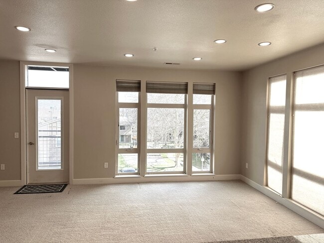 Building Photo - Downtown Boise Condo Living