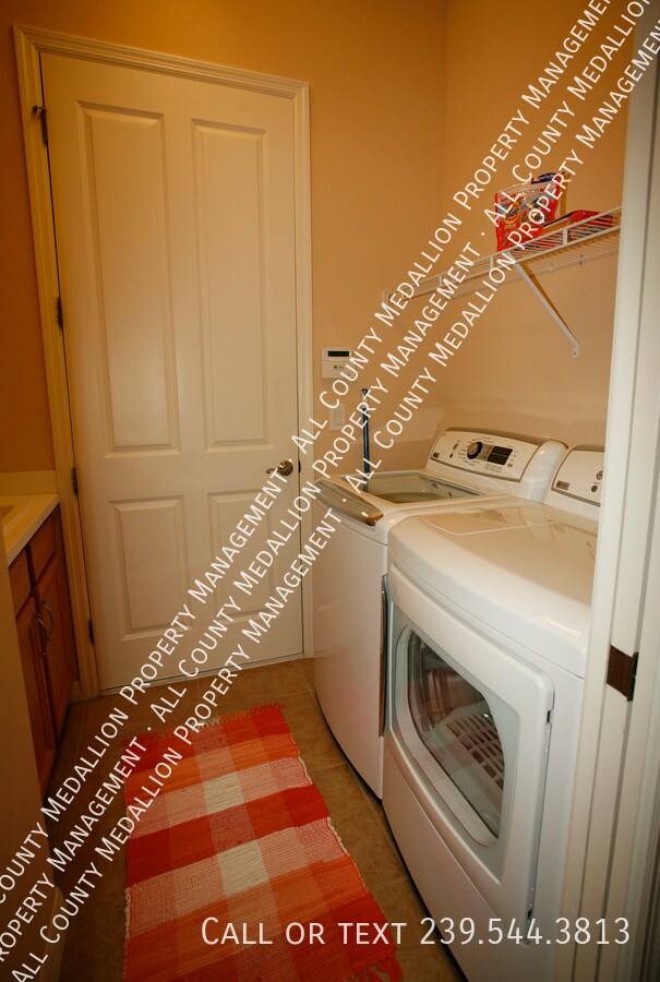 Building Photo - 11070 Esteban Dr