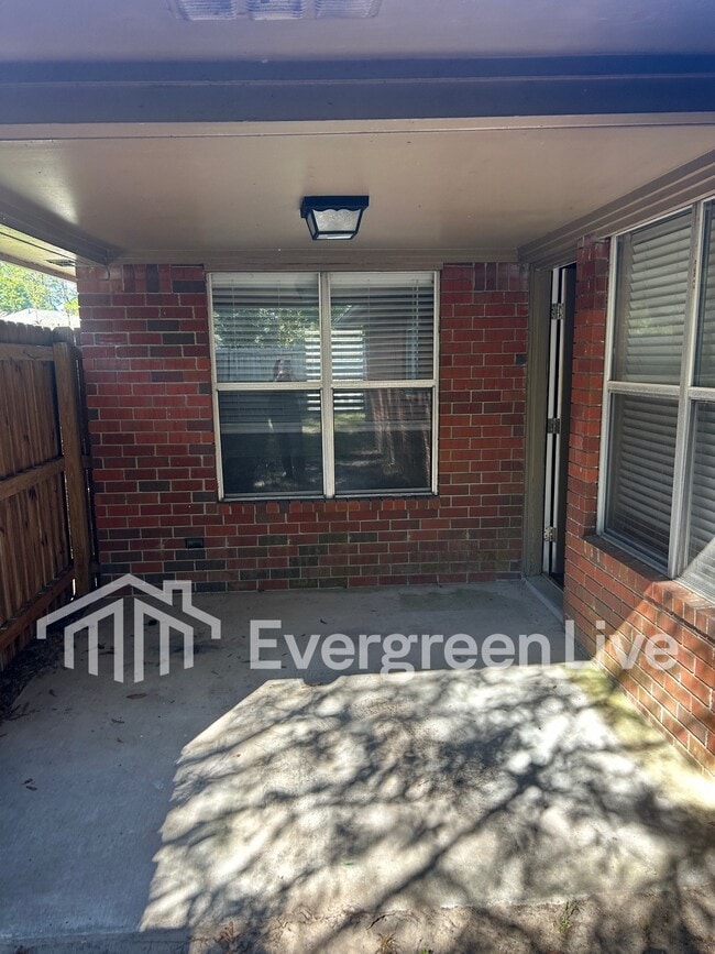 Building Photo - 672 Carrier Dr