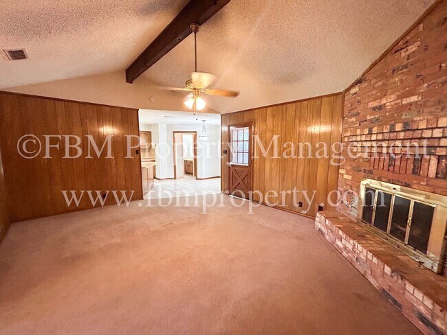 Building Photo - 103 Oak Creek Ct