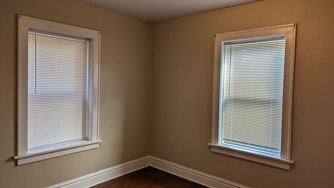 Building Photo - 5042 Mardel Ave