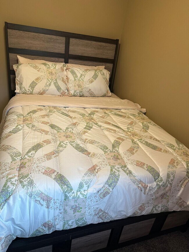 Building Photo - 1526 18th Ct SE