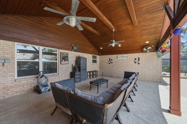 Building Photo - 2607 Brom-Bones Dr
