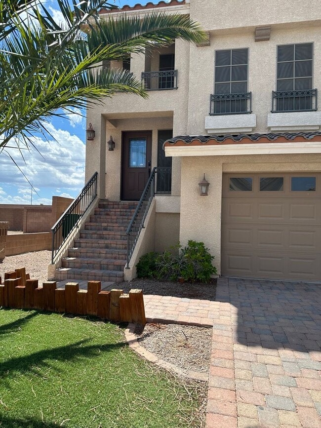 Building Photo - AVAILABLE NOW! Outstanding 3 Story Home!