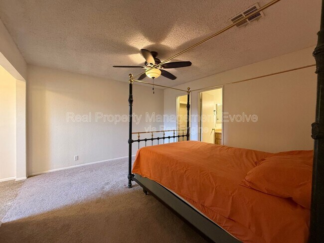 Building Photo - 502 W Yukon Dr