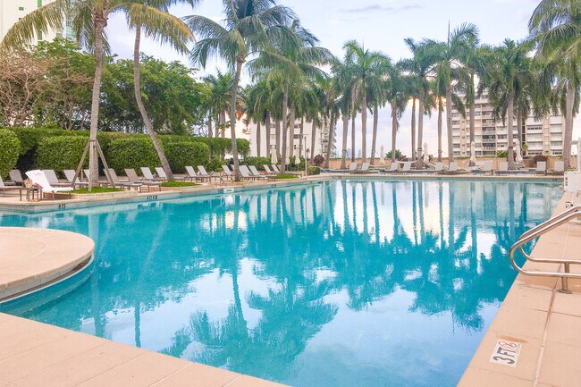 Building Photo - 1441 Brickell Ave