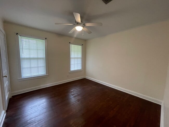 Building Photo - Cozy Home Located In Broadmoor