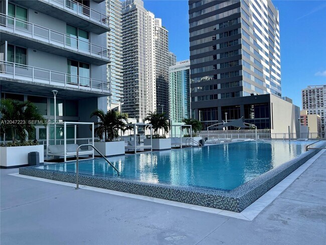 Building Photo - 690 SW 1st Ct