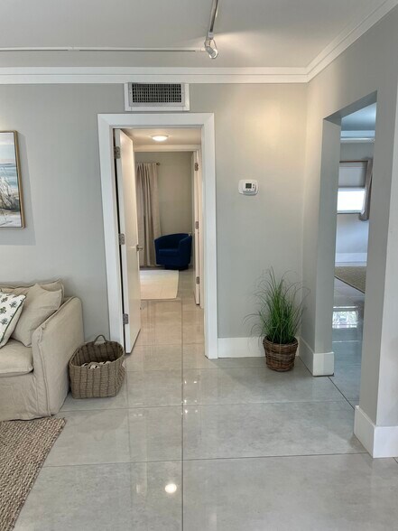 Building Photo - 1202 Palm Trl