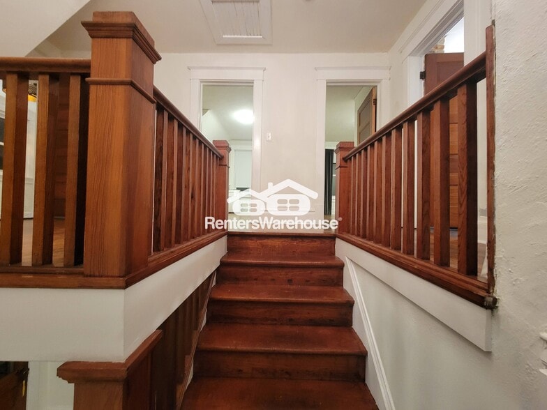 Building Photo - 314 St Olaf Ave