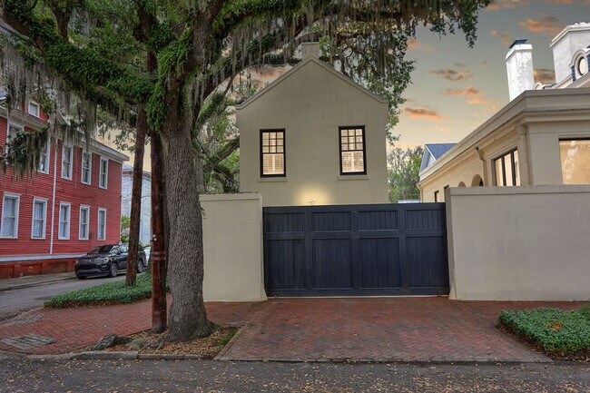 Building Photo - 916 Howard St