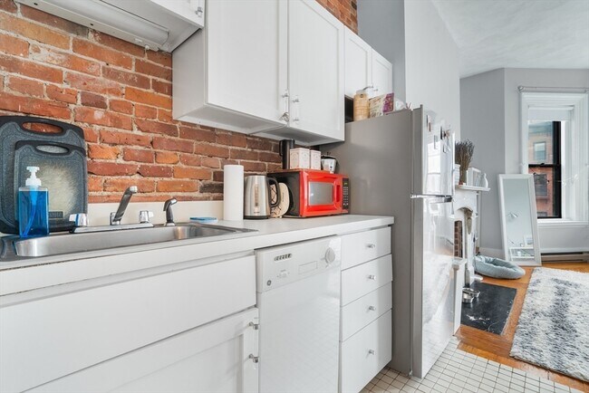 Building Photo - 389 Beacon St