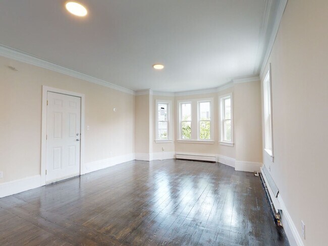 Building Photo - 832 Parker St