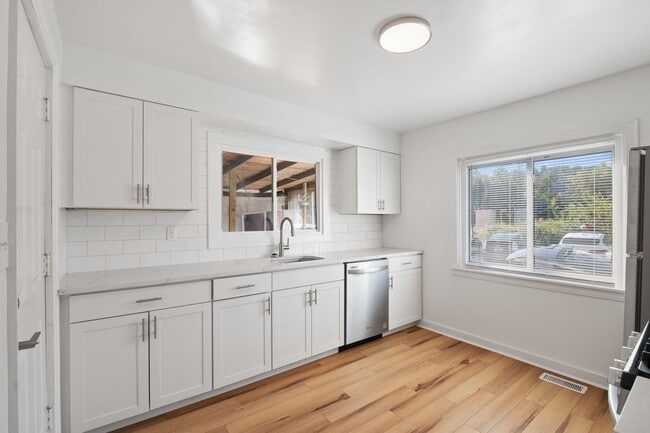 Building Photo - Luxury Rental - Sharpsburg